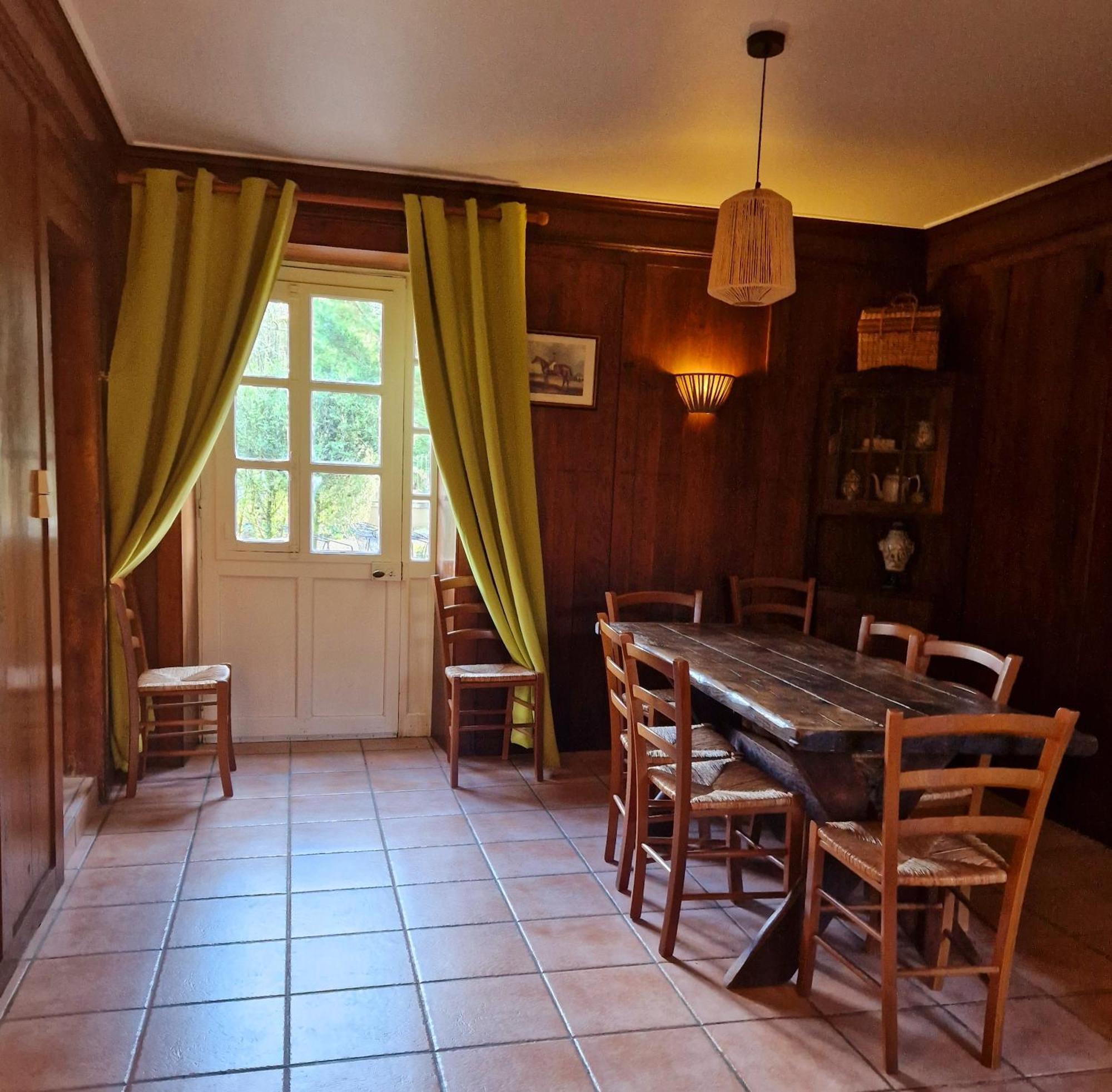 Le Pavillon De St Agnan Hotel Hautefort Exterior photo