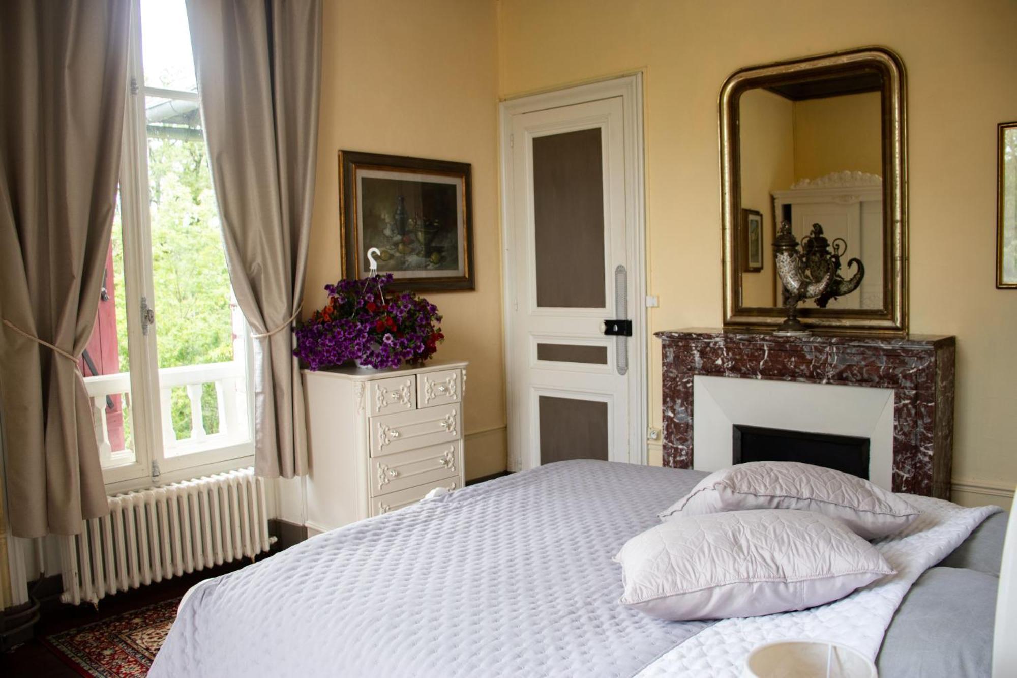 Le Pavillon De St Agnan Hotel Hautefort Exterior photo